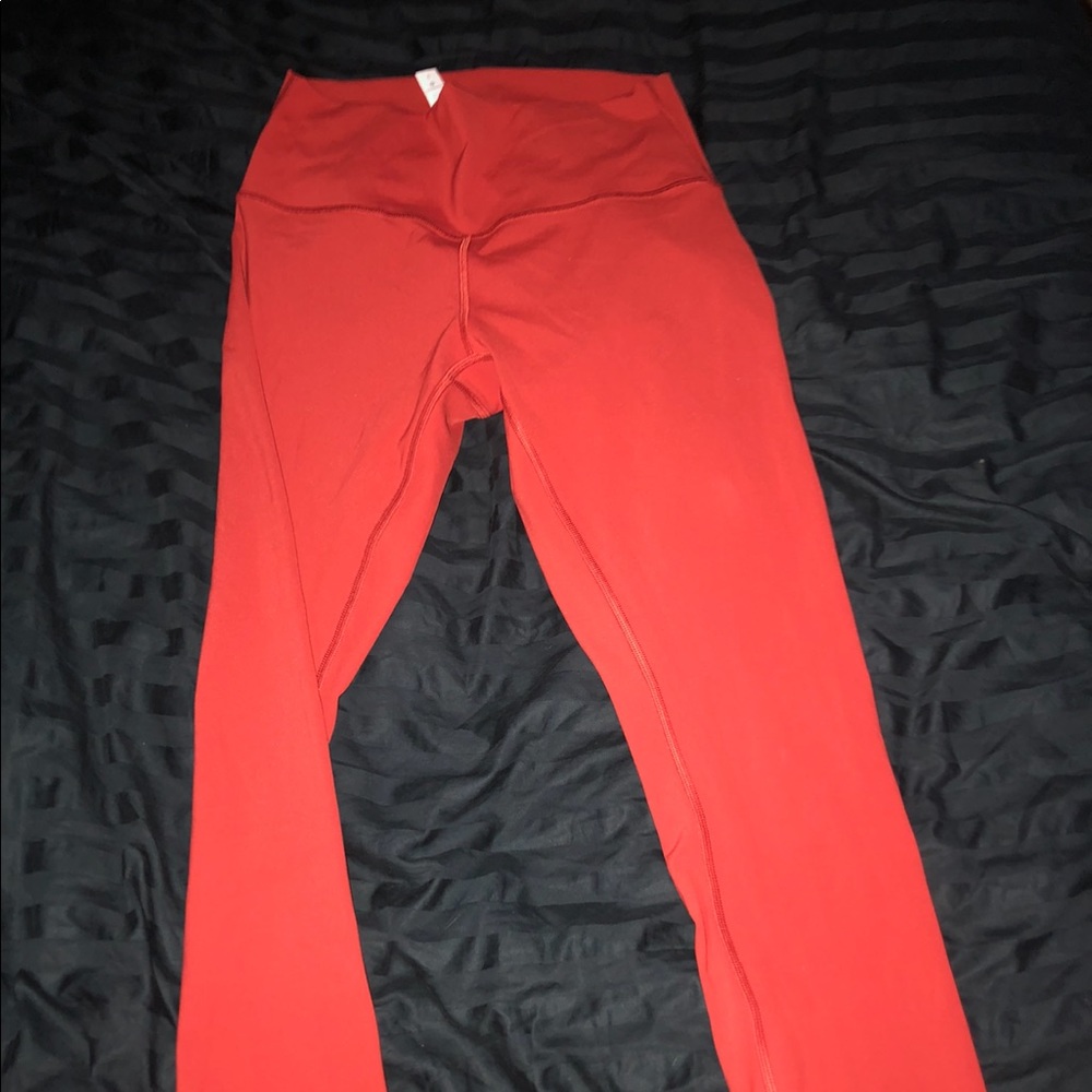Lululemon leggings in color R8